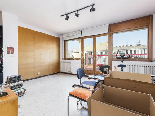 6 Bedrooms Apartment in Via Augusta