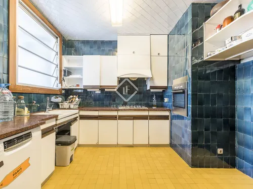 6 Bedrooms Apartment in Via Augusta