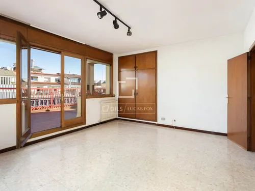 6 Bedrooms Apartment in Via Augusta