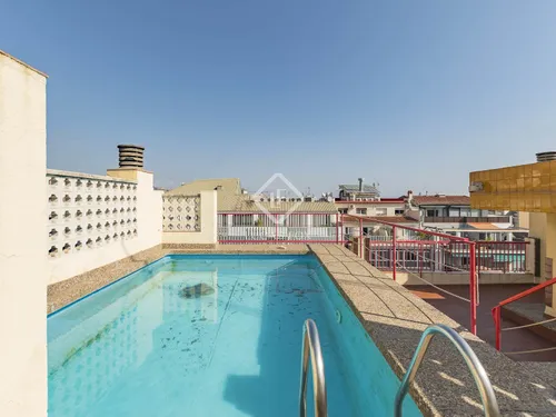 6 Bedrooms Apartment in Via Augusta