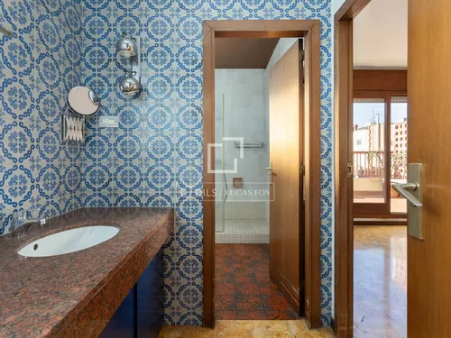 6 Bedrooms Apartment in Via Augusta