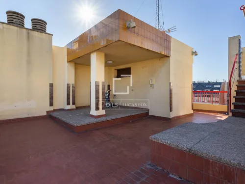 6 Bedrooms Apartment in Via Augusta