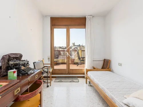 6 Bedrooms Apartment in Via Augusta