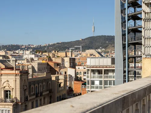 6 Bedrooms Apartment in Via Augusta