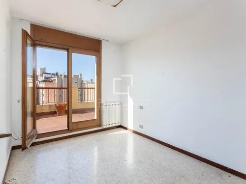 6 Bedrooms Apartment in Via Augusta