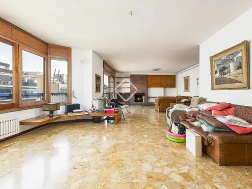 6 Bedrooms Apartment in Via Augusta