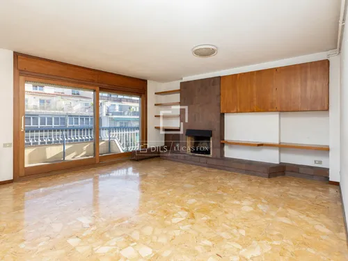 6 Bedrooms Apartment in Via Augusta