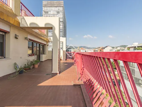 6 Bedrooms Apartment in Via Augusta