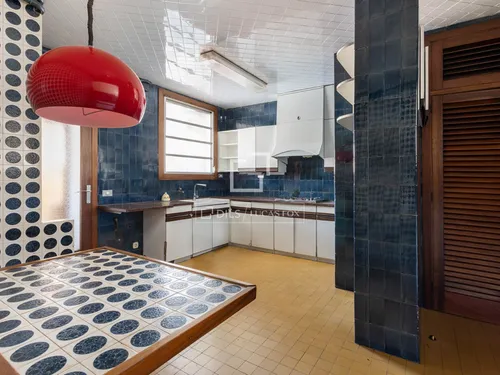 6 Bedrooms Apartment in Via Augusta