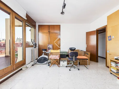 6 Bedrooms Apartment in Via Augusta