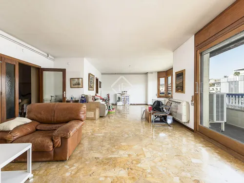 6 Bedrooms Apartment in Via Augusta