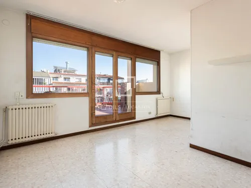 6 Bedrooms Apartment in Via Augusta