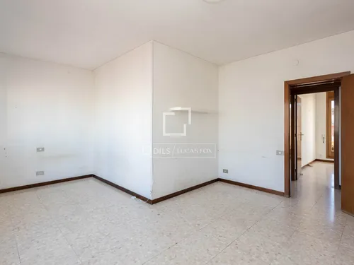 6 Bedrooms Apartment in Via Augusta