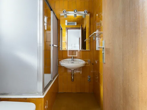 6 Bedrooms Apartment in Via Augusta