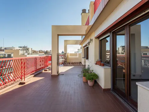 6 Bedrooms Apartment in Via Augusta