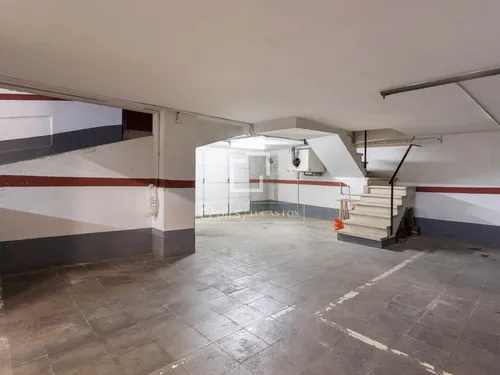 6 Bedrooms Apartment in Via Augusta