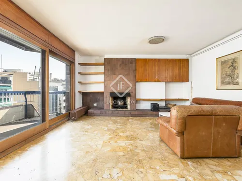 6 Bedrooms Apartment in Via Augusta