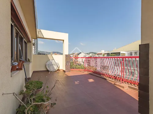 6 Bedrooms Apartment in Via Augusta