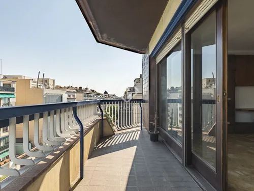 6 Bedrooms Apartment in Via Augusta