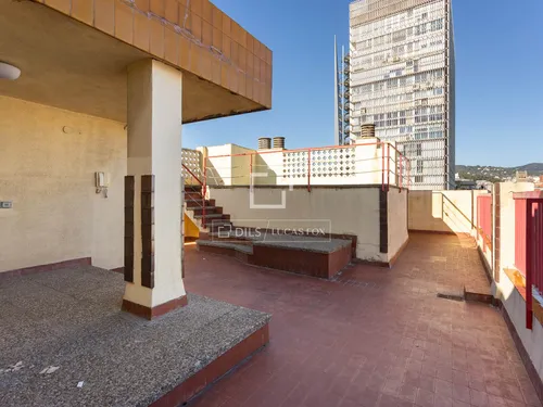 6 Bedrooms Apartment in Via Augusta