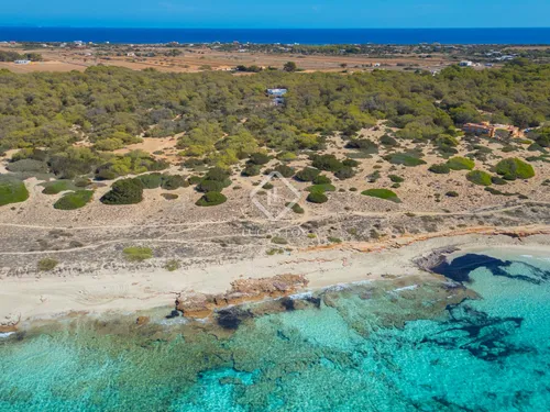 Exceptional 5-bedroom villa with sea views and tourist licence for sale in Formentera, Balearic Islands