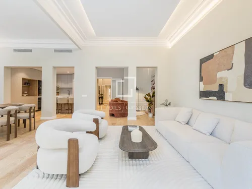 5 Bedrooms Apartment in Muntaner