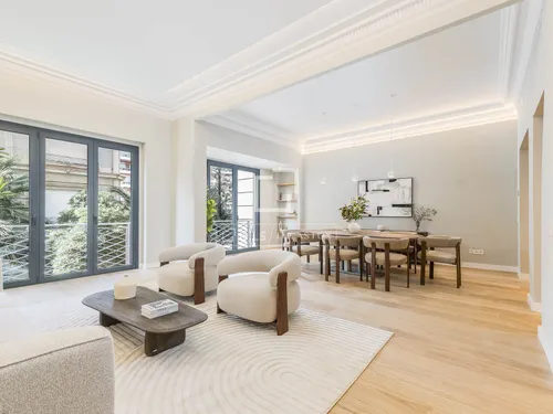 5 Bedrooms Apartment in Muntaner