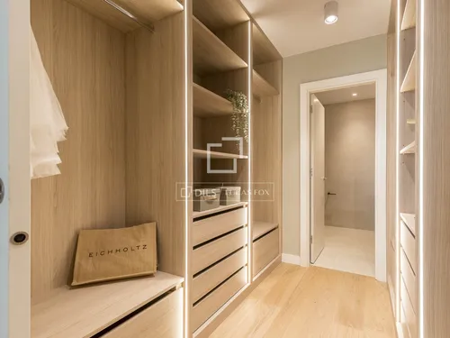 5 Bedrooms Apartment in Muntaner