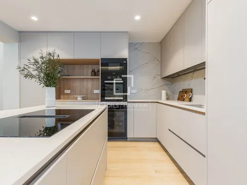 5 Bedrooms Apartment in Muntaner