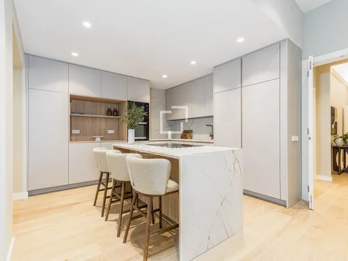 5 Bedrooms Apartment in Muntaner