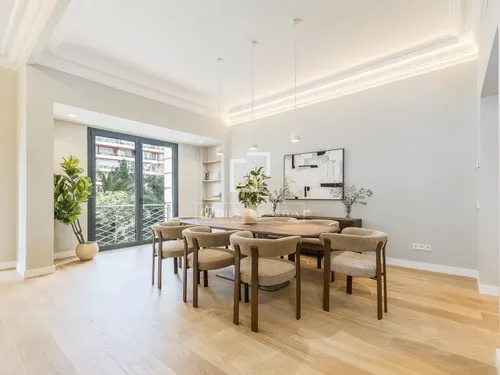 5 Bedrooms Apartment in Muntaner