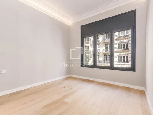 5 Bedrooms Apartment in Muntaner