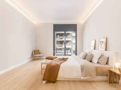 5 Bedrooms Apartment in Muntaner