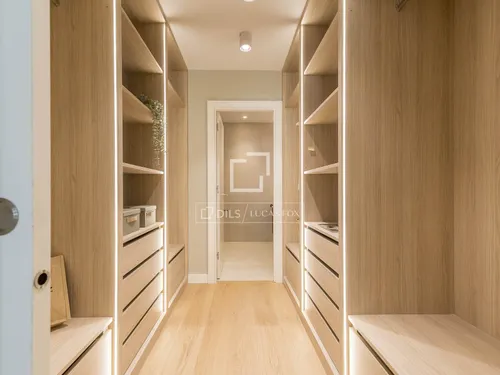 5 Bedrooms Apartment in Muntaner