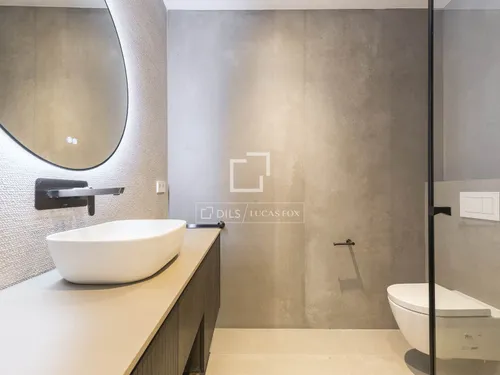 5 Bedrooms Apartment in Muntaner