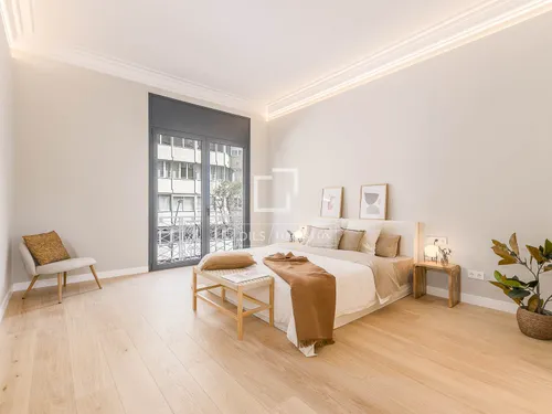 5 Bedrooms Apartment in Muntaner