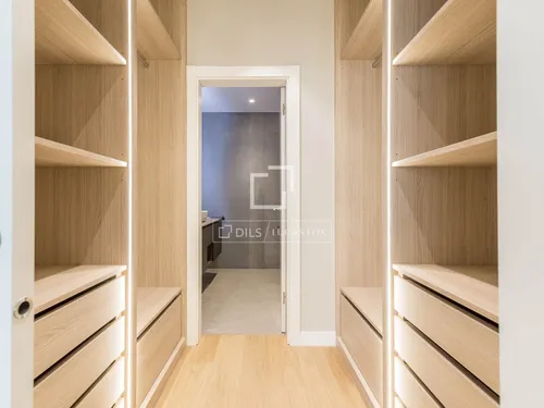 5 Bedrooms Apartment in Muntaner