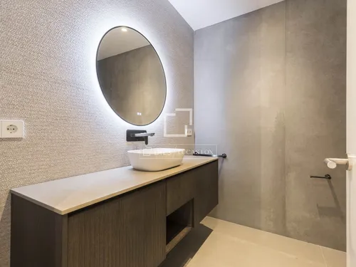 5 Bedrooms Apartment in Muntaner