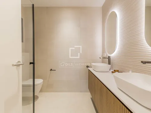 5 Bedrooms Apartment in Muntaner