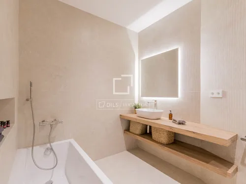 5 Bedrooms Apartment in Muntaner