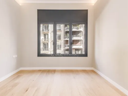 5 Bedrooms Apartment in Muntaner