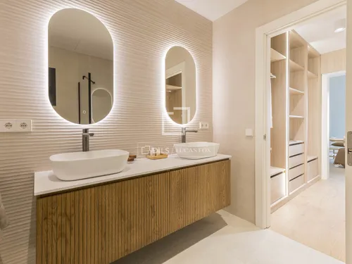 5 Bedrooms Apartment in Muntaner