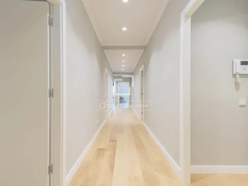 5 Bedrooms Apartment in Muntaner