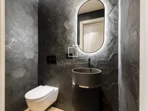 5 Bedrooms Apartment in Muntaner