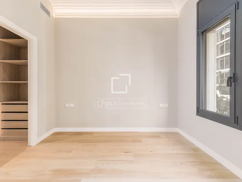 5 Bedrooms Apartment in Muntaner