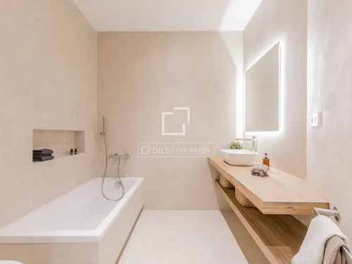 5 Bedrooms Apartment in Muntaner