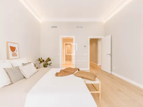 5 Bedrooms Apartment in Muntaner