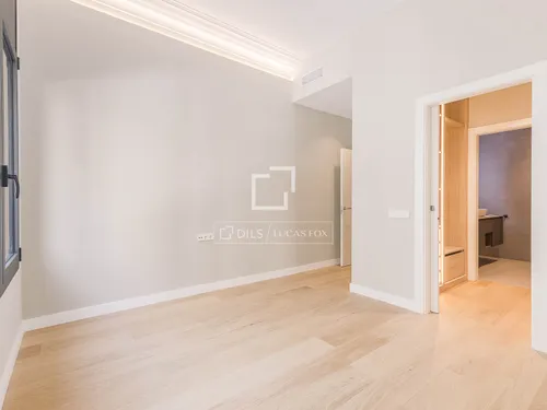 5 Bedrooms Apartment in Muntaner