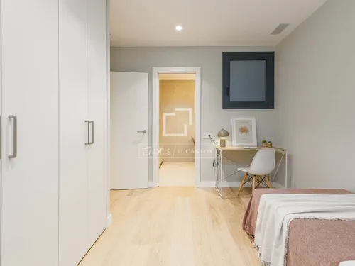 5 Bedrooms Apartment in Muntaner