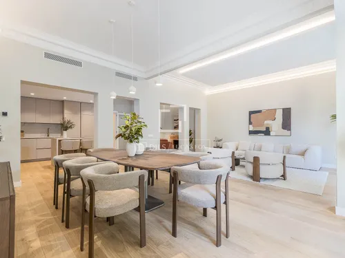 5 Bedrooms Apartment in Muntaner